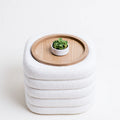 Compacte kruk met bouclé bekleding, kleur wit